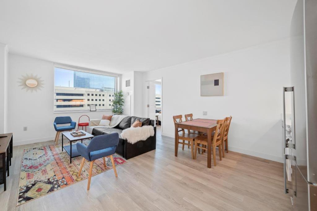 2br On The Boardwalk With 3 Baths Cozysuites Atlantic City