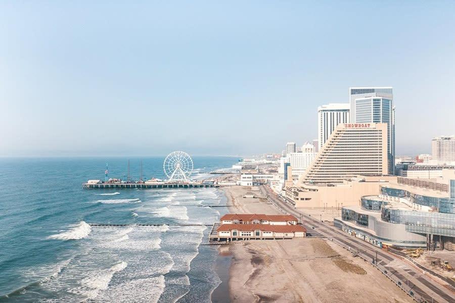 Apartment 2br On The Boardwalk With 3 Baths Cozysuites Atlantic City