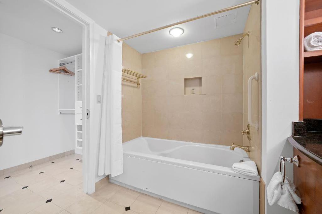 Apartment 2br On The Boardwalk With 3 Baths Cozysuites *